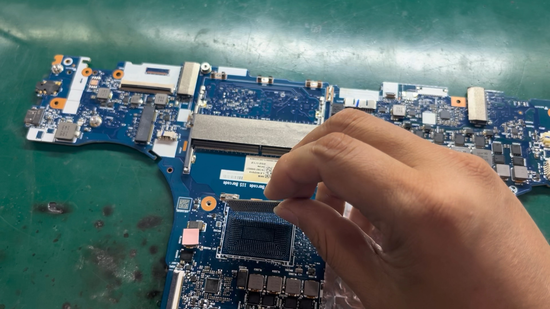 r7000p联想拯救者r9000p开机黑屏指示灯亮进系统时间不准确关机后风扇