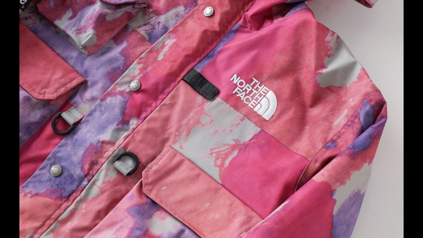 supreme北面联名冲锋衣 拉满细节 爆炸好评 最后有防水视频_哔哩哔哩