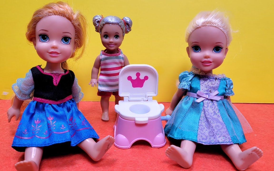 [图]芭比娃娃布偶剧：练习 坐小马桶 便便 Potty training ! Elsa & Anna toddlers 少儿英语日常口语自然习得