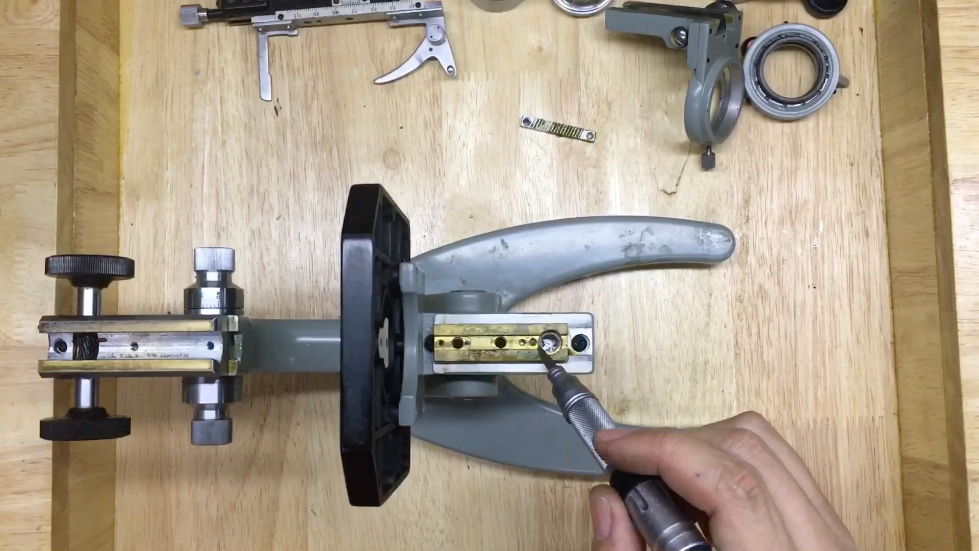 显微镜拆解80年代江南xsp16a型生物显微镜上