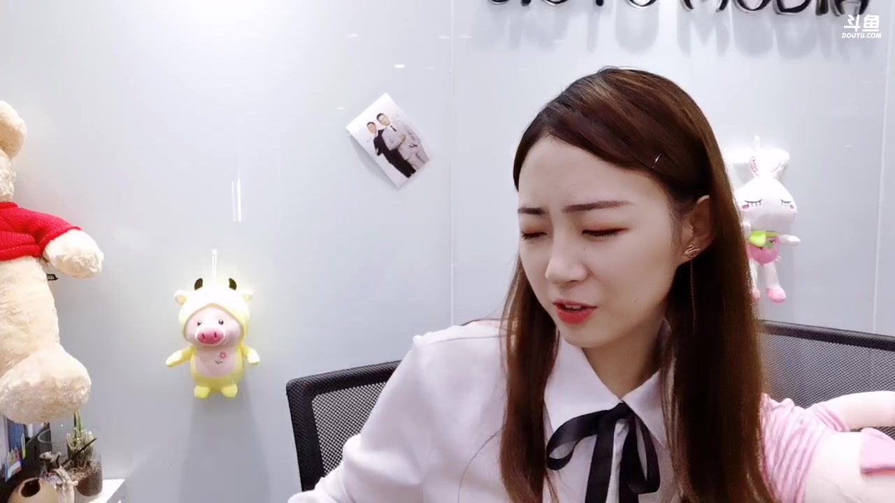 斗鱼清纯可爱妹子小英子吖8.20直播录像