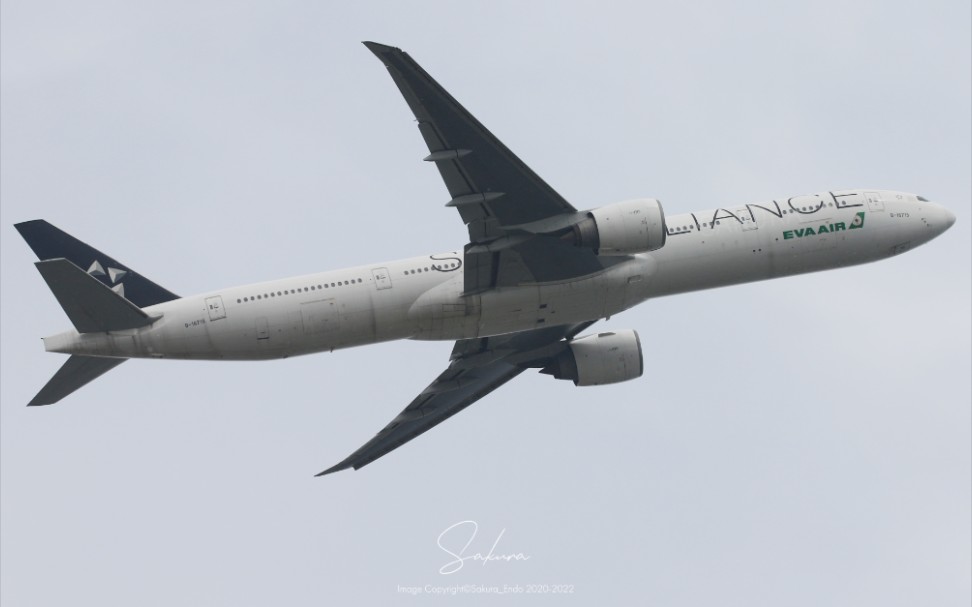 首都机场长荣航空星空联盟涂装77w从18l跑道起飞