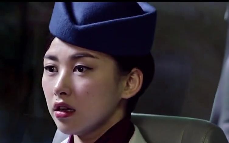 小伙带化石混上飞机,不想化石复活,飞机成了绝命航班