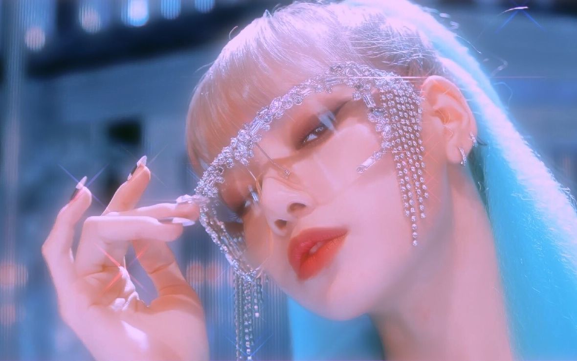 4岁开始跳舞,十四岁从4000选1的比赛脱颖而出—属于lalisa manoban一