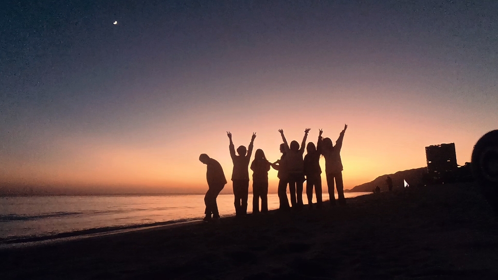 美丽的景色配上我们的青春