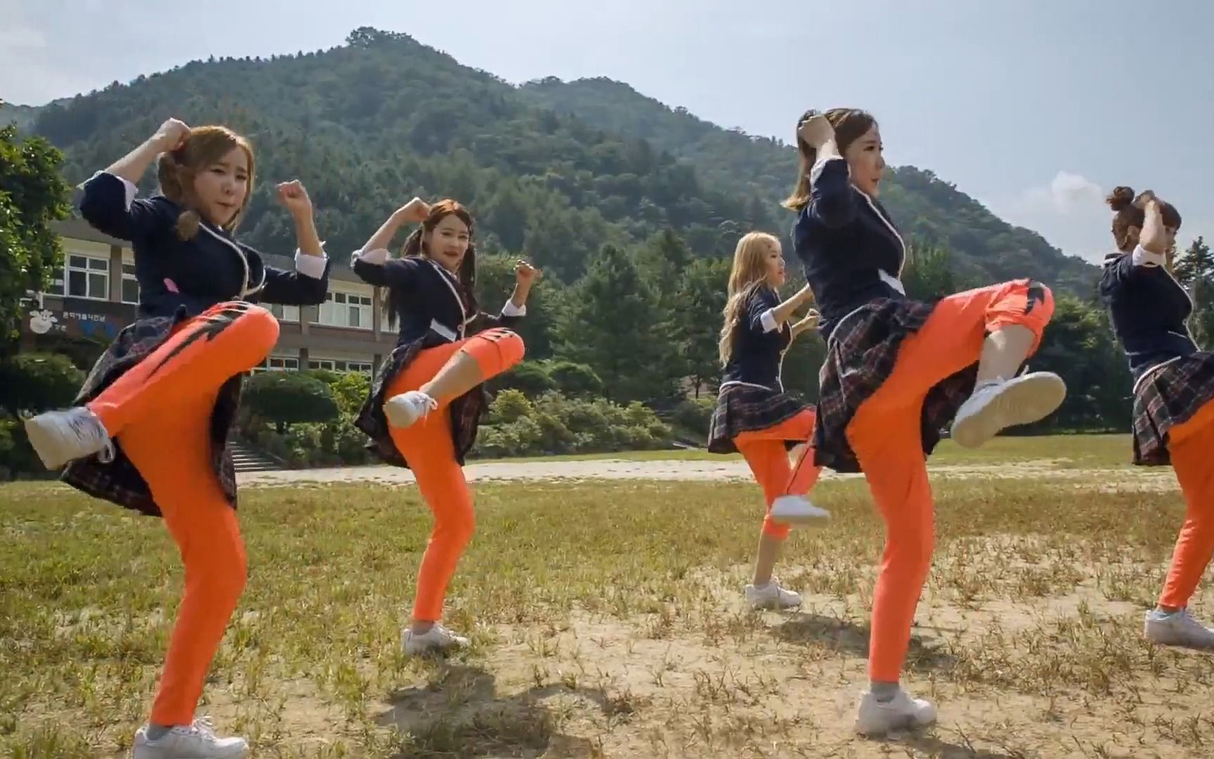 [图]Dancing Queen 2.0 - Crayon Pop