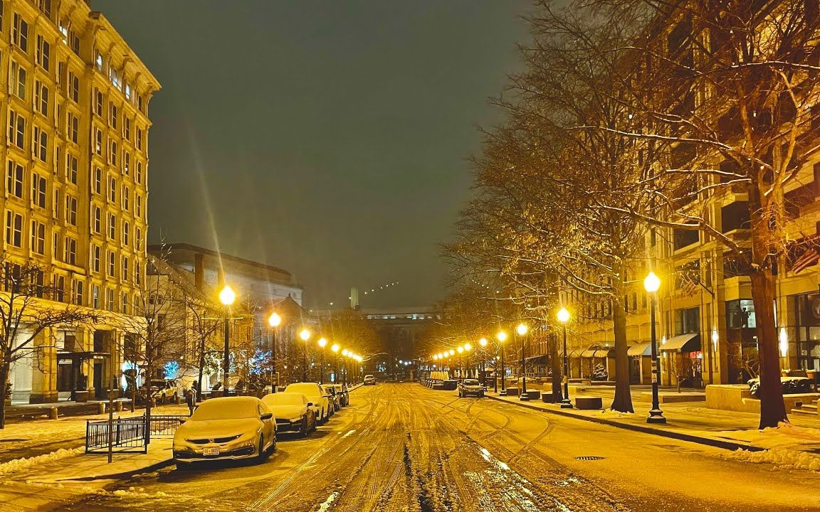 【街景】在冬季暴風雪中走在下雪的華盛頓市中心