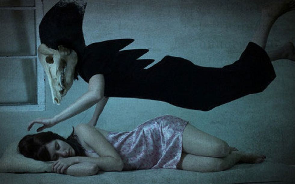 一部令人深思的残酷战争科幻片《幽灵》,不明生物袭击人类!太可怕了