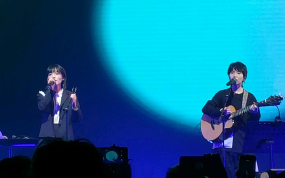 房东的猫帆船七周年你我演唱会小黑唱高音的样子真可爱