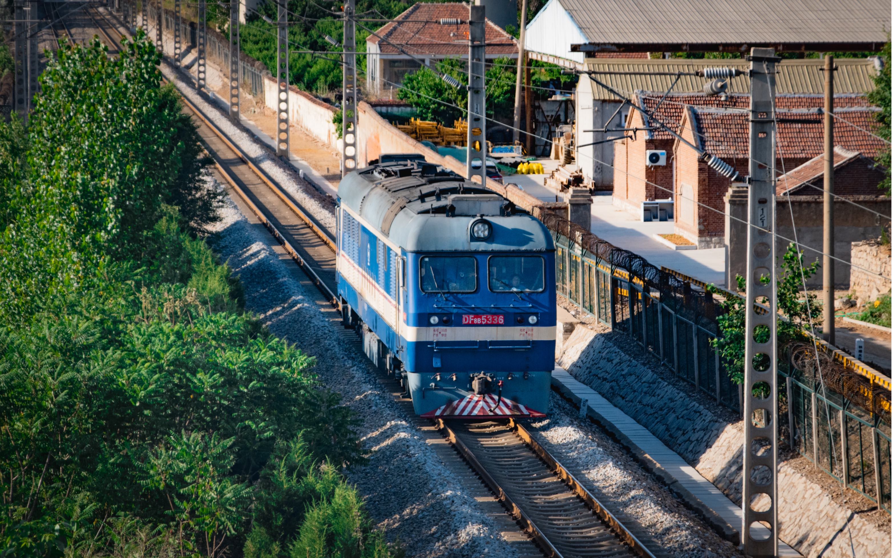 df8b5336单机通过接近党家庄站