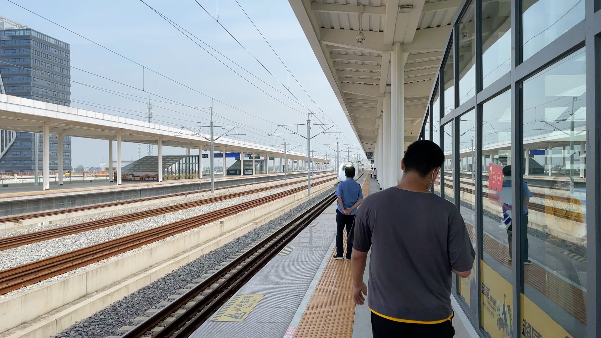 C3881次(徐州东上海)进张家港站,本务上海局南通所CRH2A2202哔哩哔哩bilibili