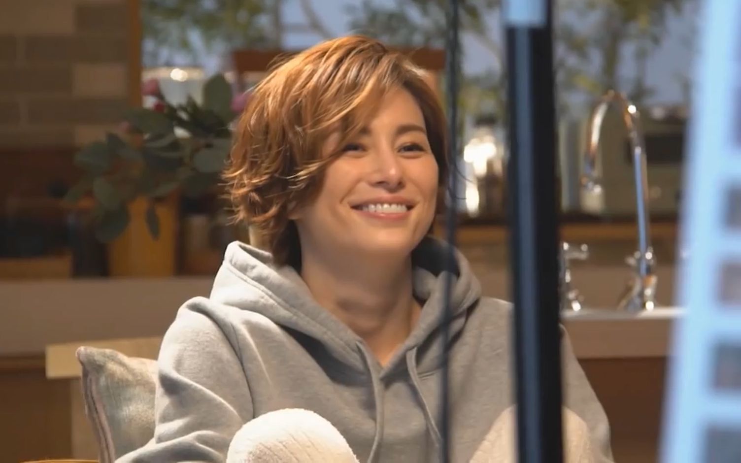 米仓凉子『asahi』极上 キレ味>cm making映像_哔哩哔哩 (゜-゜)つロ