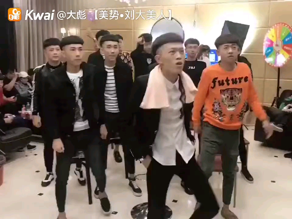 牌牌琦直播-抖腿摇