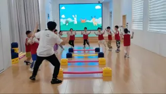 幼儿园公开课大班体育《小鹿跨跳》，园长看了都夸好！