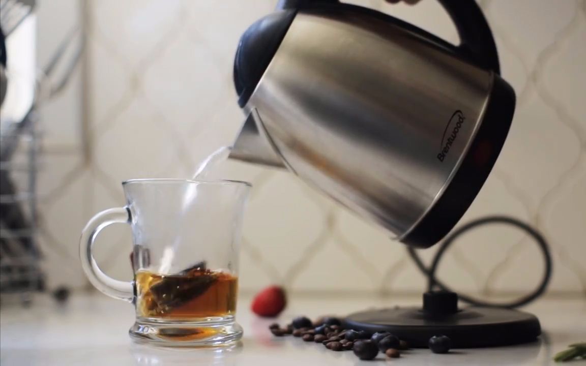 美国人为什么不用电水壶烧水喝?看完后吓死我了