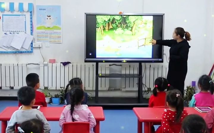 [图]幼师公开课丨中班数学《图形变变变》幼师优质中班数学公开课一等奖完整视频课件PPT教案反思活动目标：进一步巩固对三角形、长方形、正方形、半圆形及圆形的认识通过拼摆