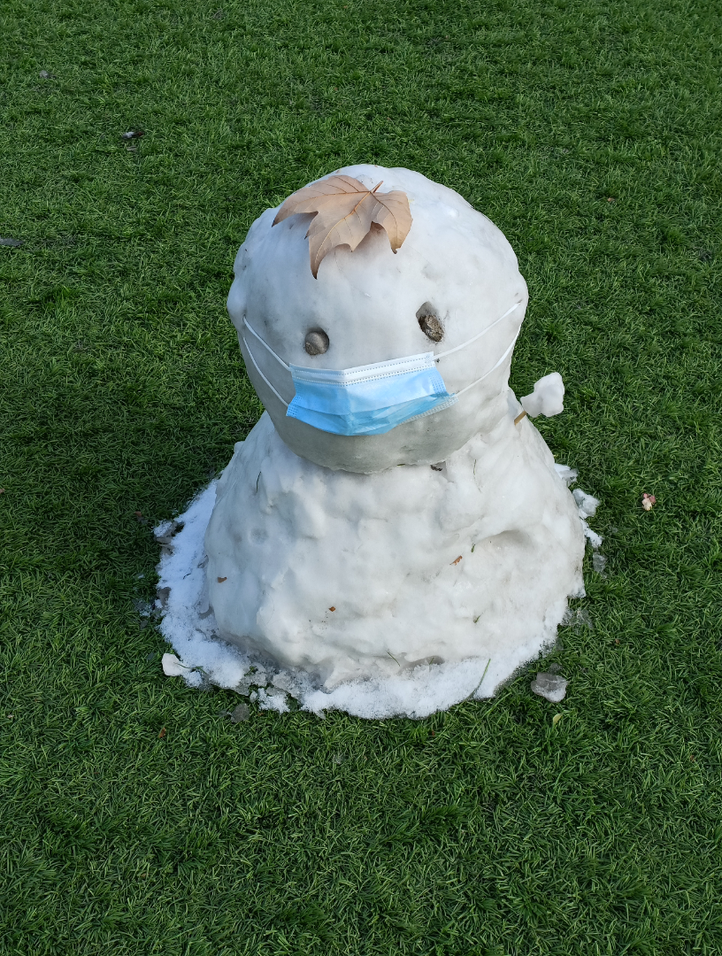 雪人也是要戴口罩的