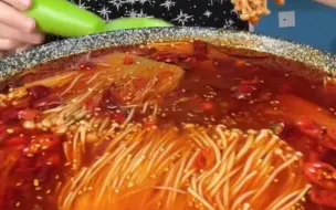 Download Video: 【快手吃播】一人食金针菇\毛肚\圈圈肠超级费牙组合！！！！