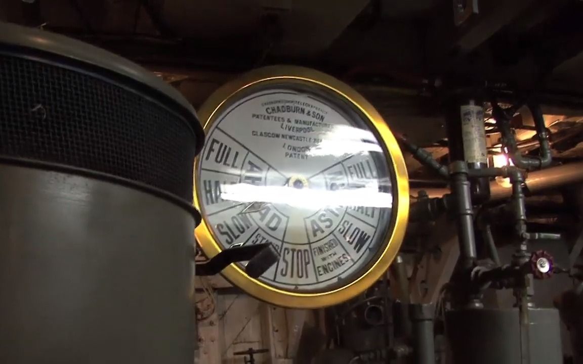 两台克利夫兰 8-268a 柴油机的货船-并演示船舶车钟如何进行控制航速
