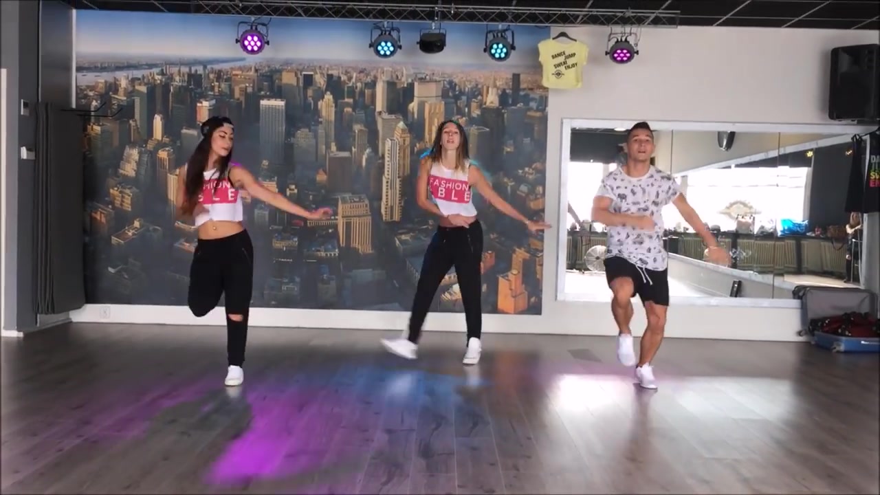 [图]Kiss the sky - Jason Derulo - Easy Fitness Dance Choreography