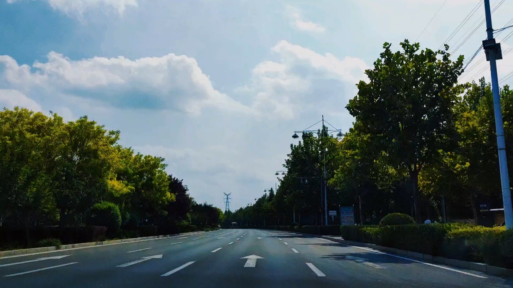 蓝天 白云 柏油马路