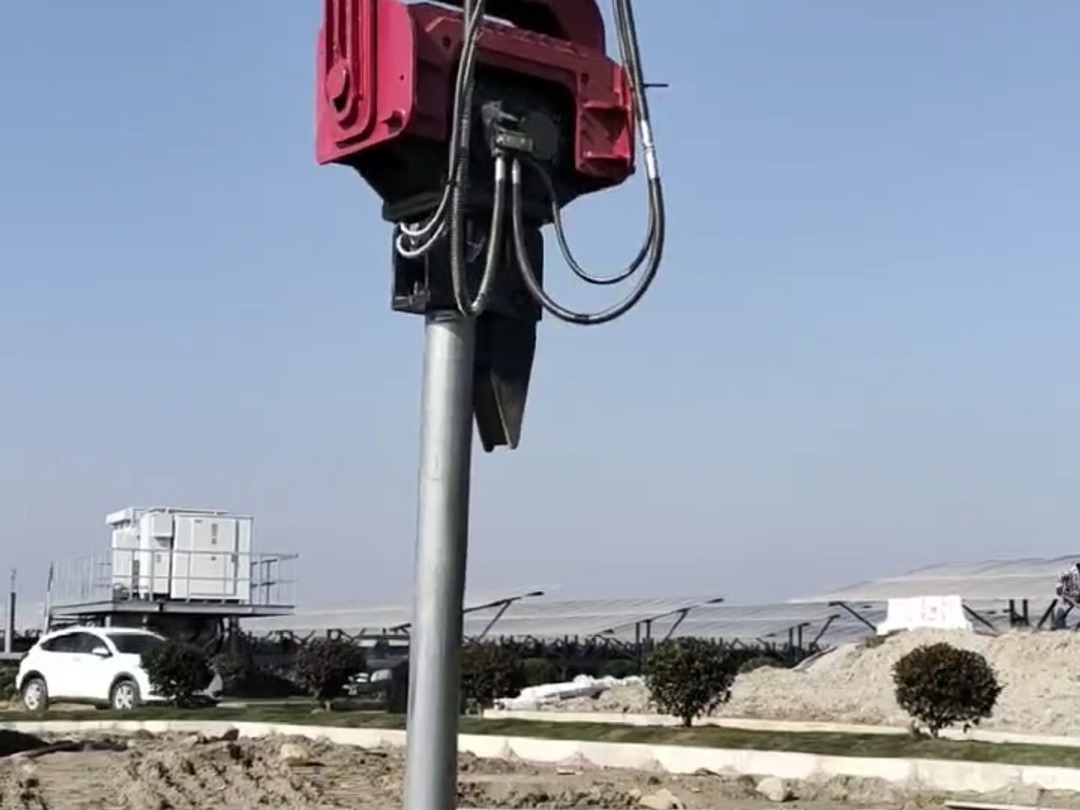 打桩机打钢管桩