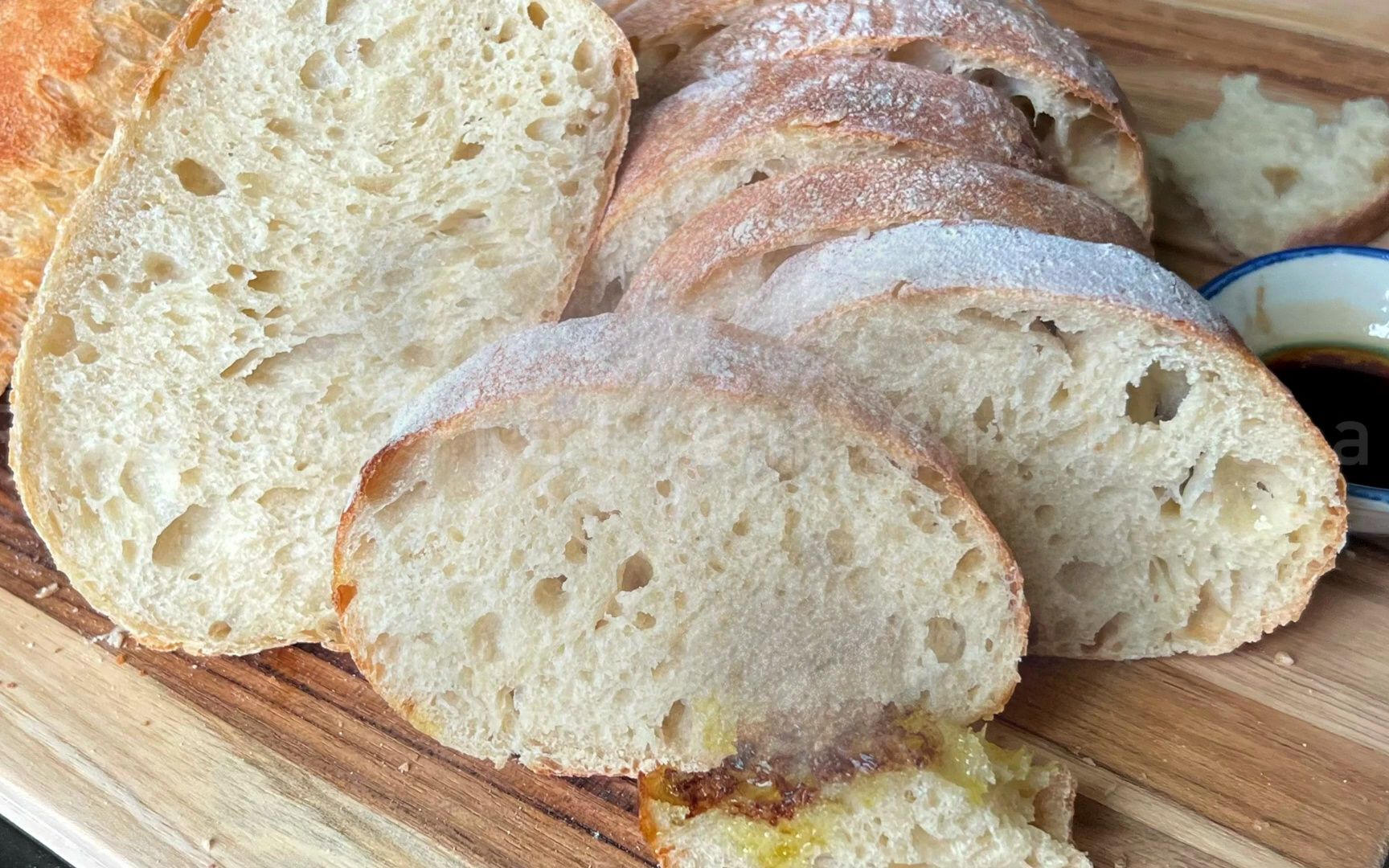 用意大利传统biga方法,手工制作乡村ciabatta夏巴塔恰巴塔面包,酥脆的