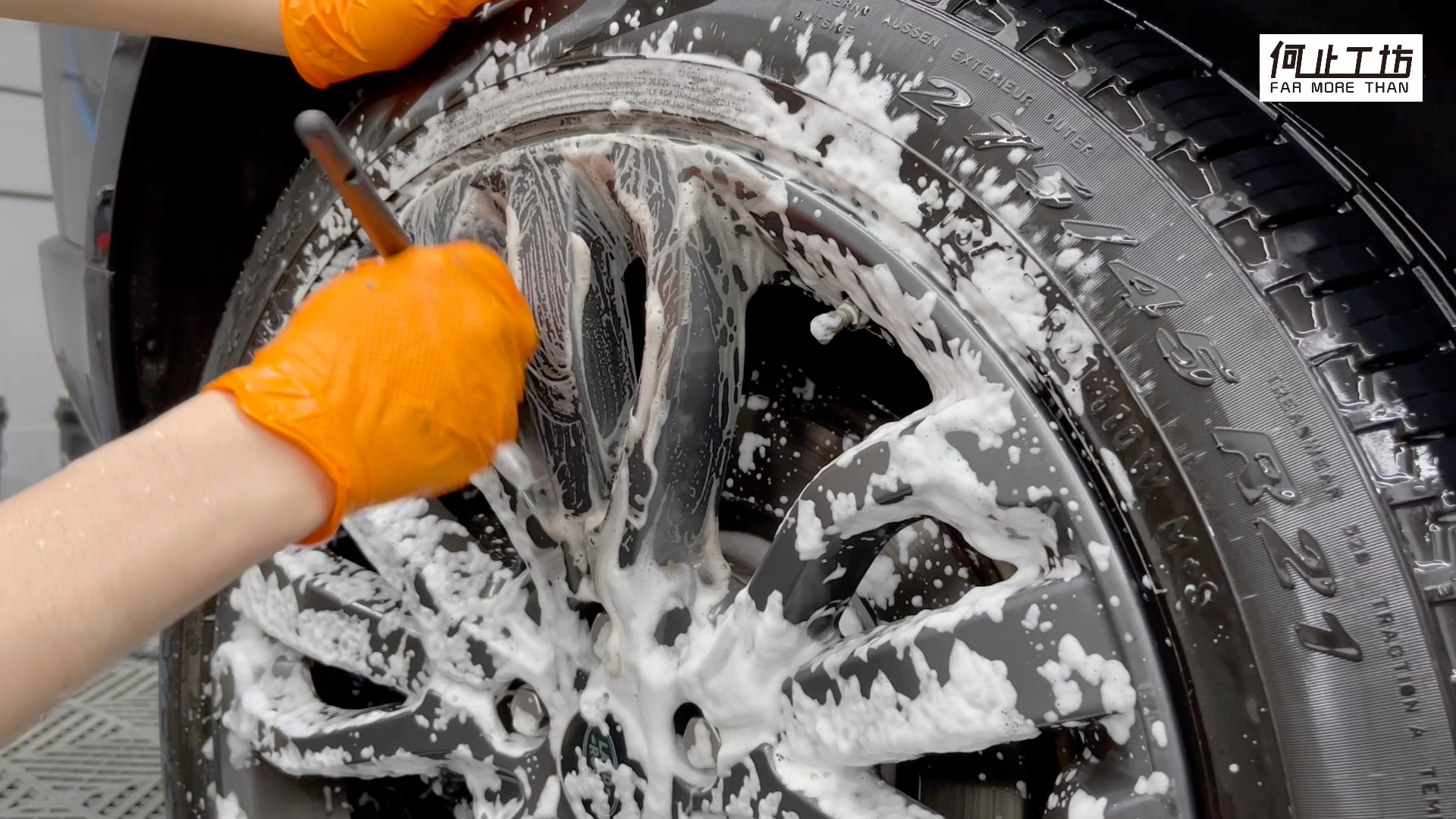 两桶水精洗~步骤之~深度清洁轮毂,轮胎,轮眉_哔哩哔哩_bilibili