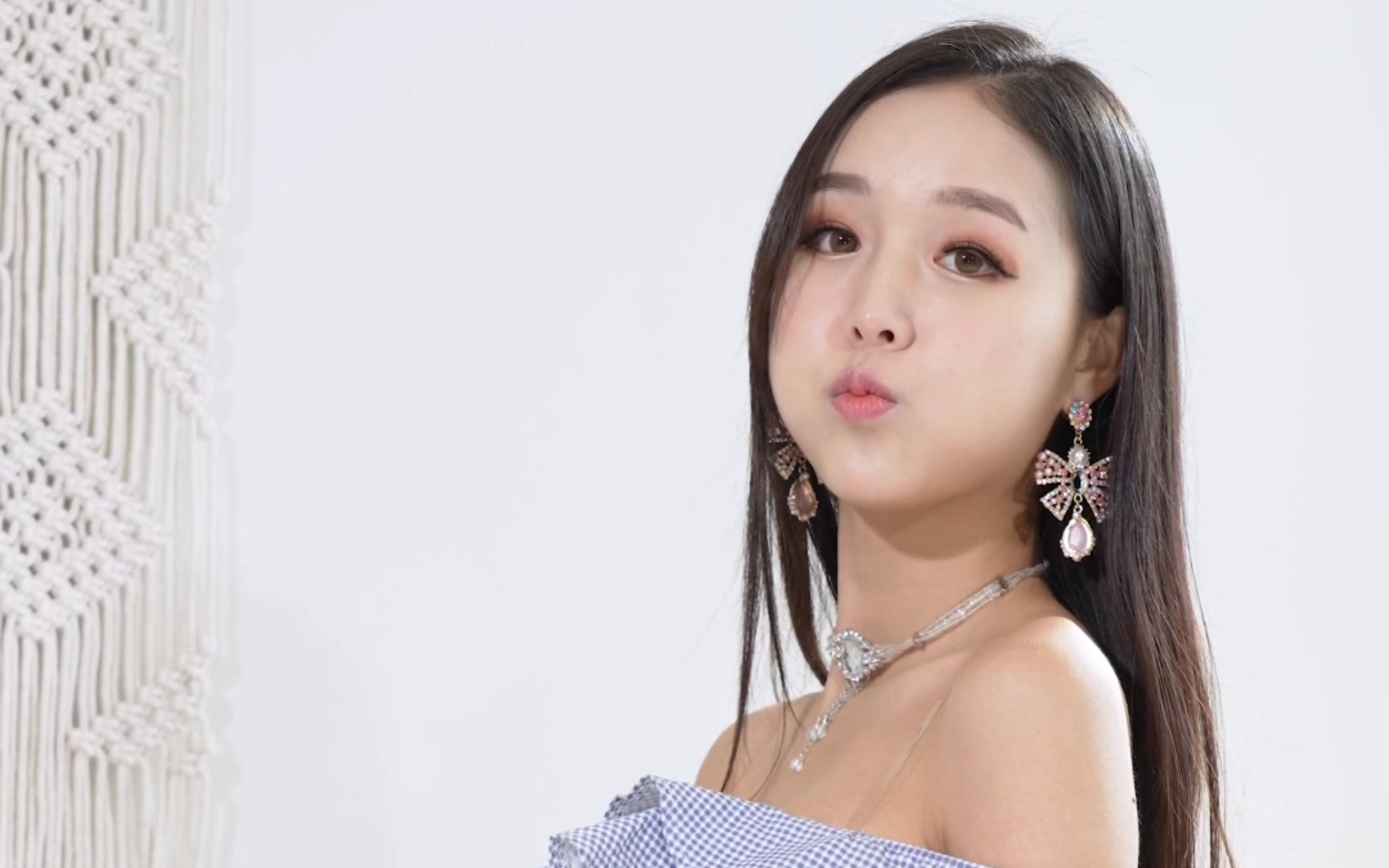 时尚模特金佳音,气质优雅,美丽动人