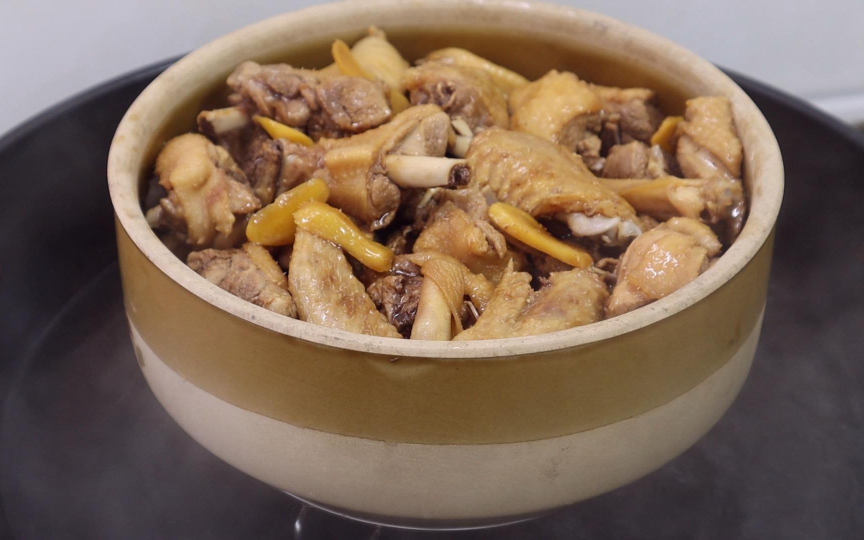 一周吃3次也不腻的客家干蒸鸭,加2节莲藕一起做,出锅汁都吃光光