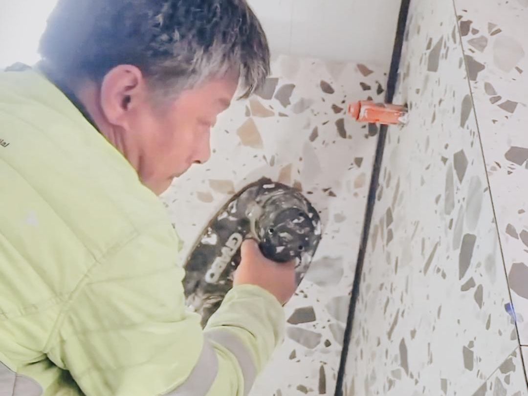 只需几步轻松搞定 #diy装修#天花板翻新 #家居改造 #瓷砖铺贴