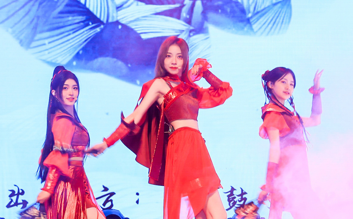 4ksing女团红莲首秀开麦现场中国网络表演行业年度盛典