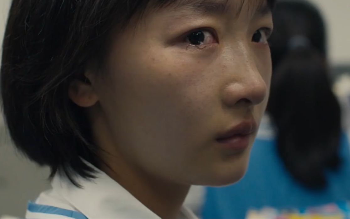 少年的你:失去千玺的庇护,周冬雨被扒光衣服剪头发,观众痛哭