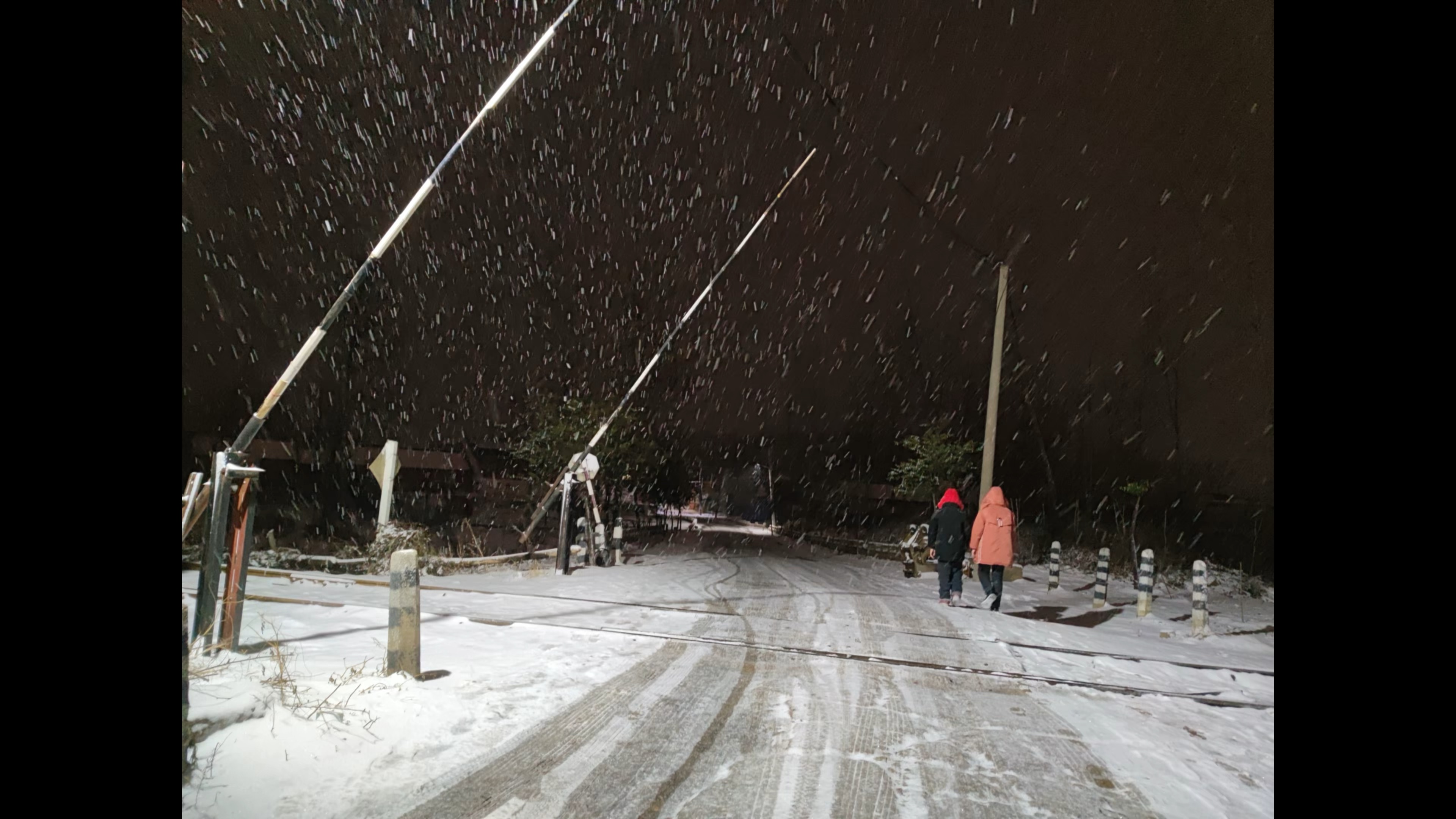 "雪花飘落",静谧夜晚的故事.
