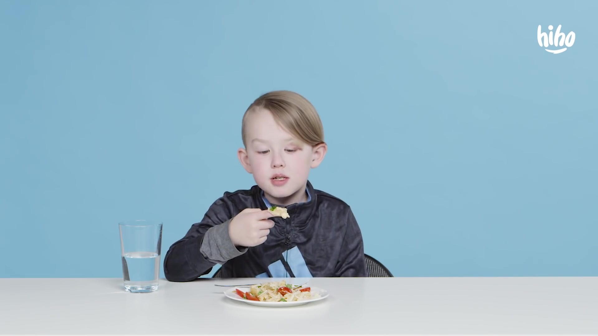 [图]Kids Try American Food from Around the World _ Kids Try _ HiHo Kids