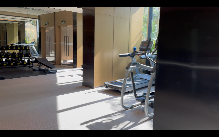 好美的阳光,好爱这个健身房.