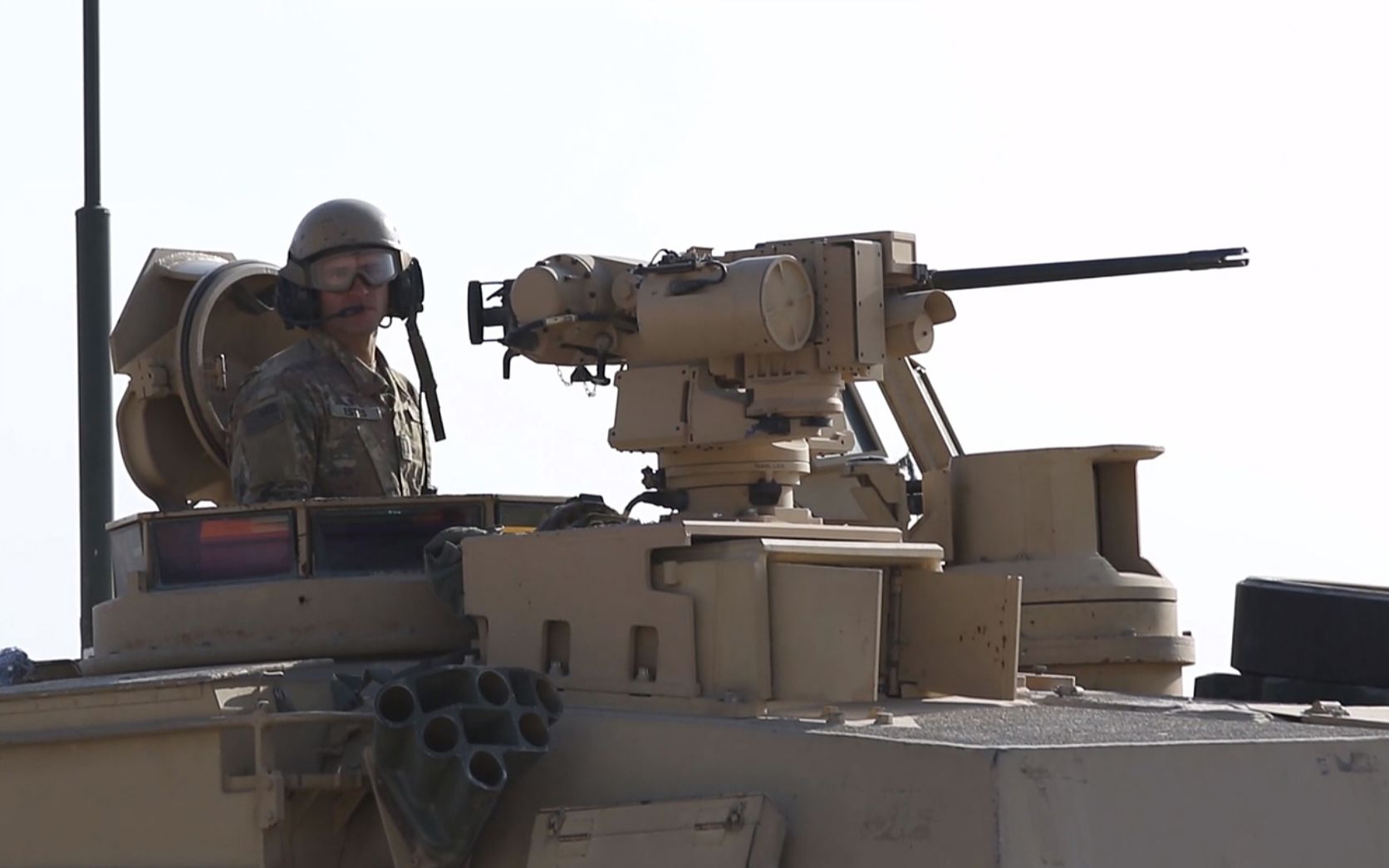 钢铁联盟双边演习最新m1a2c坦克群震撼射击