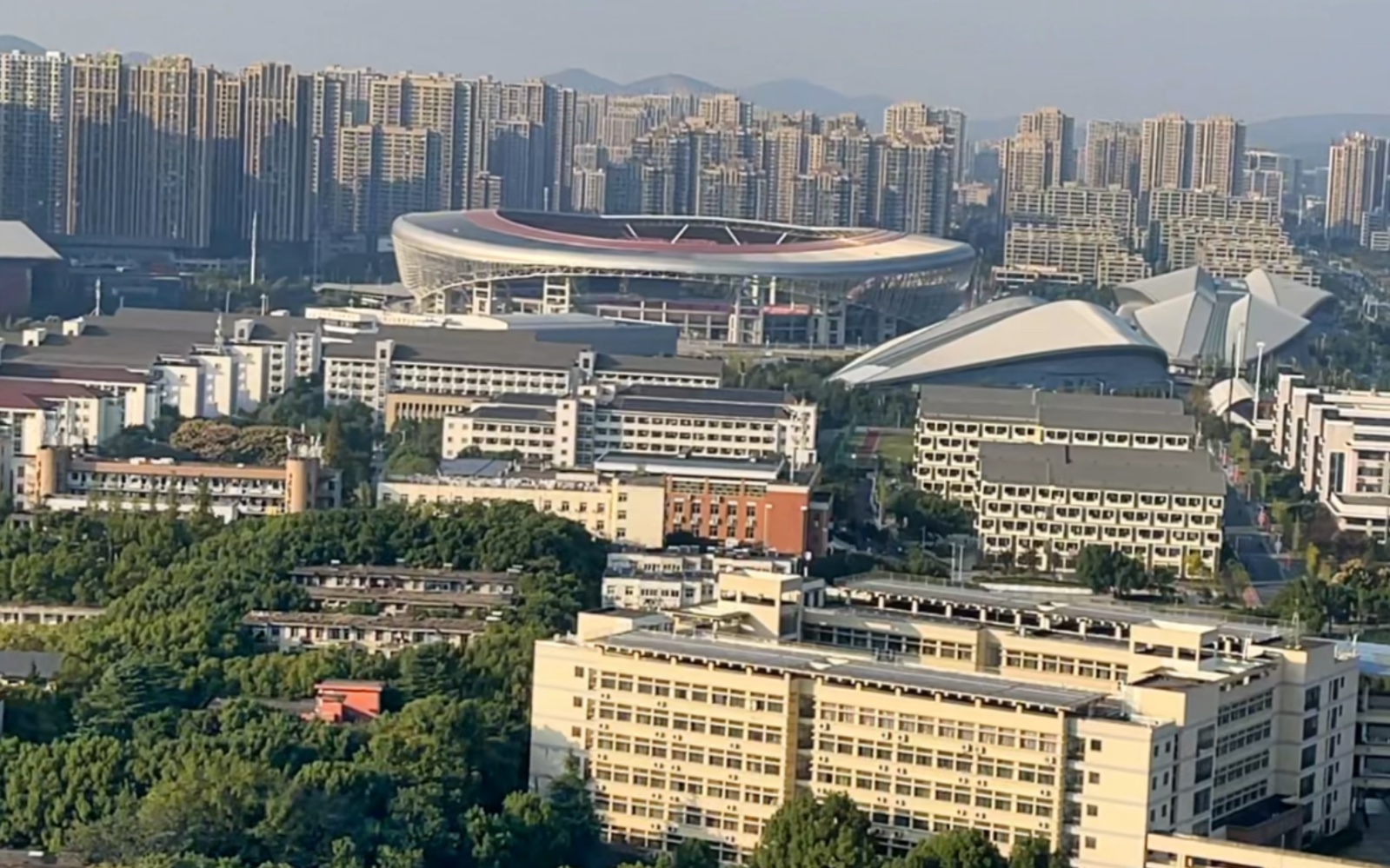 感受马鞍山市大学城周边新貌:工大花园顶层鸟瞰拍摄与即兴口播.哔哩哔哩bilibili