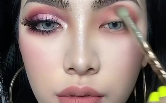 谁还不是个芭比了?截断式眼妆 欧美妆 化妆教程_哔哩哔哩_bilibili