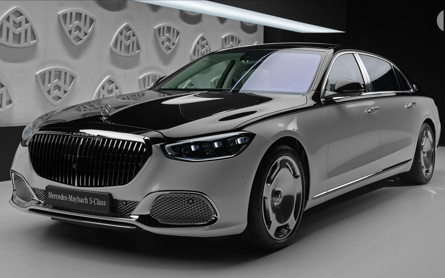 【4k】2021款"迈巴赫s680"现身,配鹰眼激光大灯,内饰太奢华