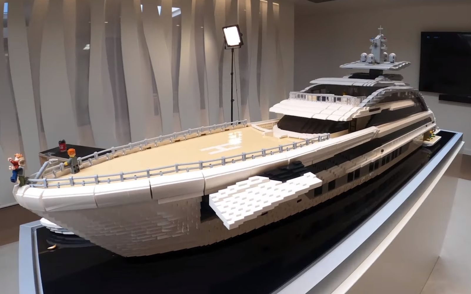 乐高大型豪华游艇带内饰2米长hugelegoluxuryyachtwithinterior–2