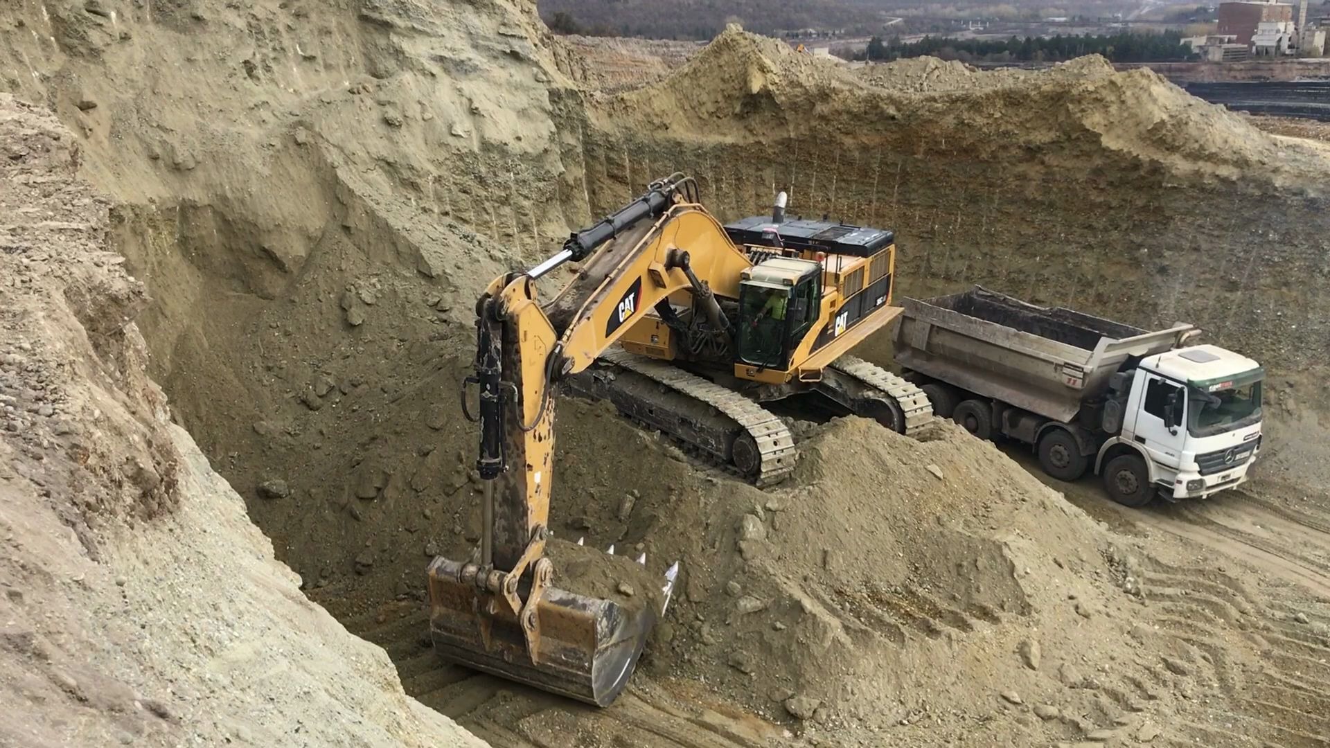 卡特彼勒385c挖掘机