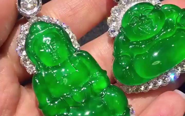 收藏级别 缅甸老坑玻璃种满绿帝王绿佛公观音翡翠吊坠