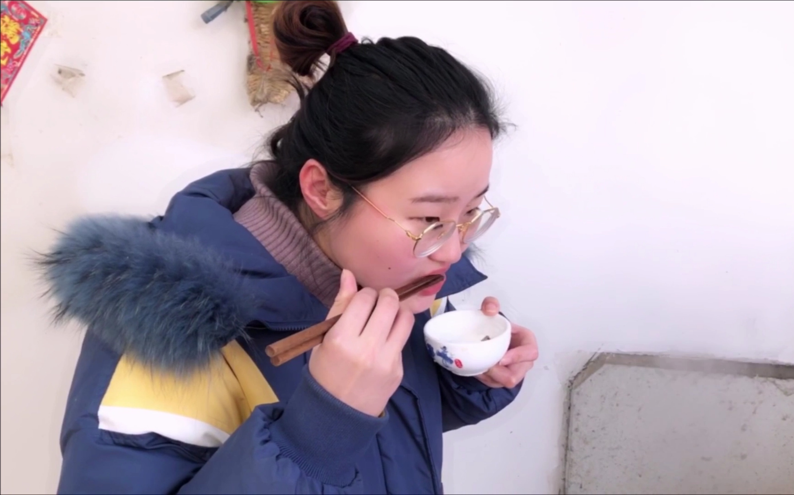 皖北人家给新媳妇儿做的地锅小鸡喝饼 新媳直呼太