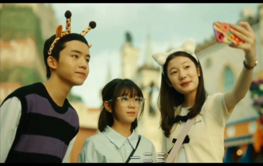 果然懵懂青涩的爱情最好磕啊,俊宇看见伊娜来了不耐烦的表情一下就没