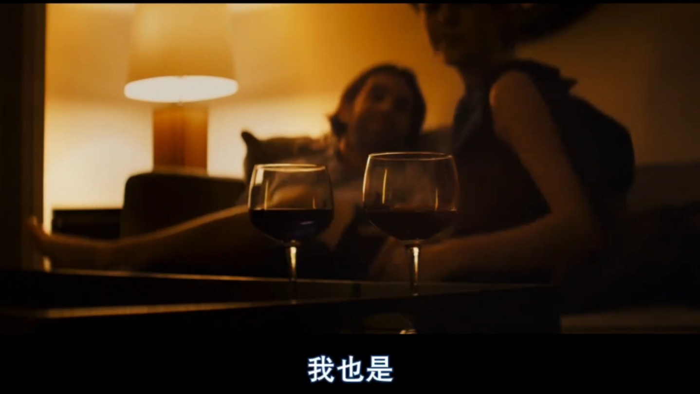 【欧美吻戏】女主实在太主动了,红酒配吻!