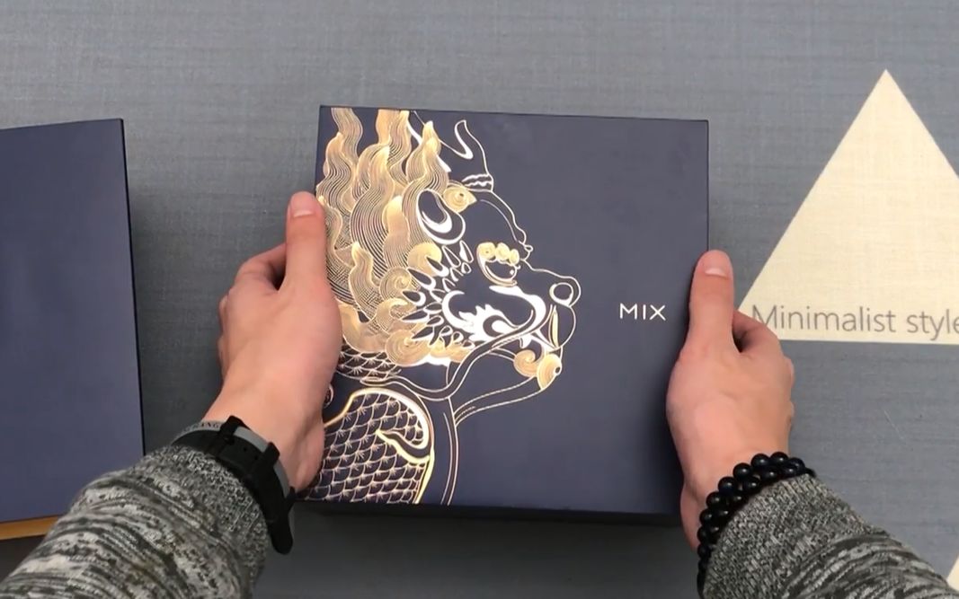 4699元的小米"獬豸"手机开箱,打开盒子的一瞬间:这是什么鬼?