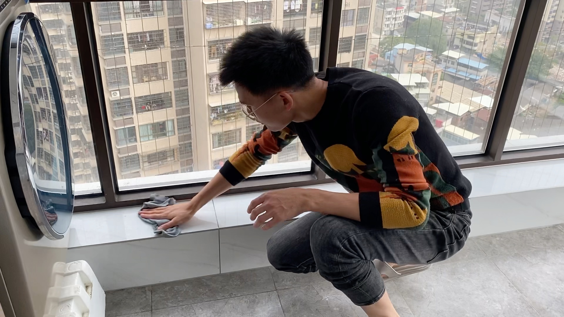 不爱打牌,不爱喝酒,不爱抽烟,就喜欢干家务,喜欢把家里打扫的干干净净