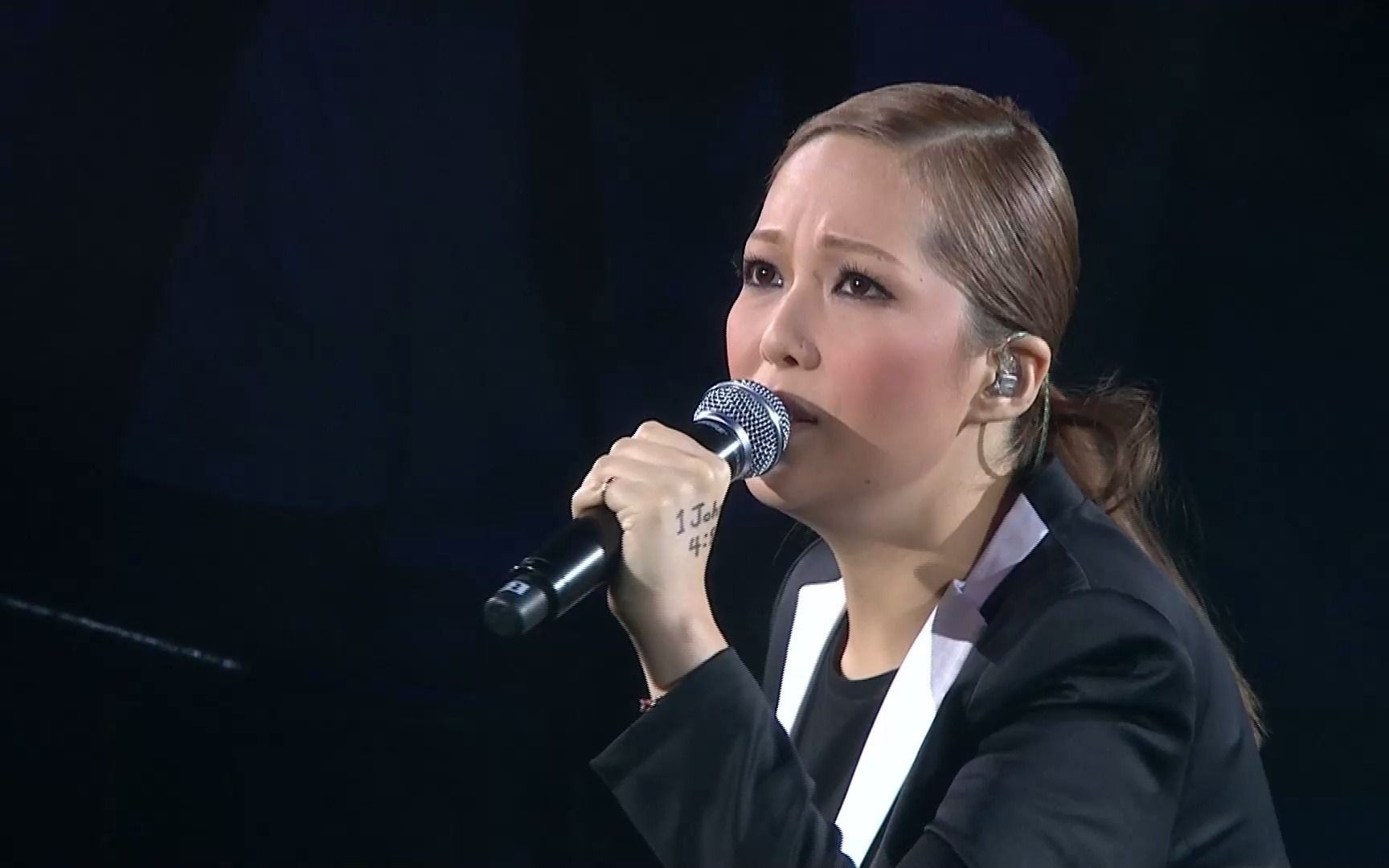 卫兰 - 离家出走 (dts-ma5.1 24-96 中字)