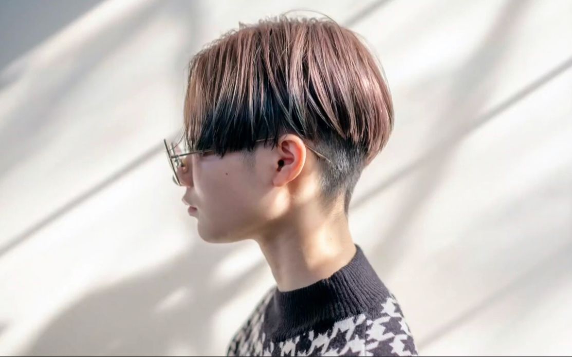 二分区剪不连接短发技术,个性时尚中性风,这款短发今年很流行_哔哩